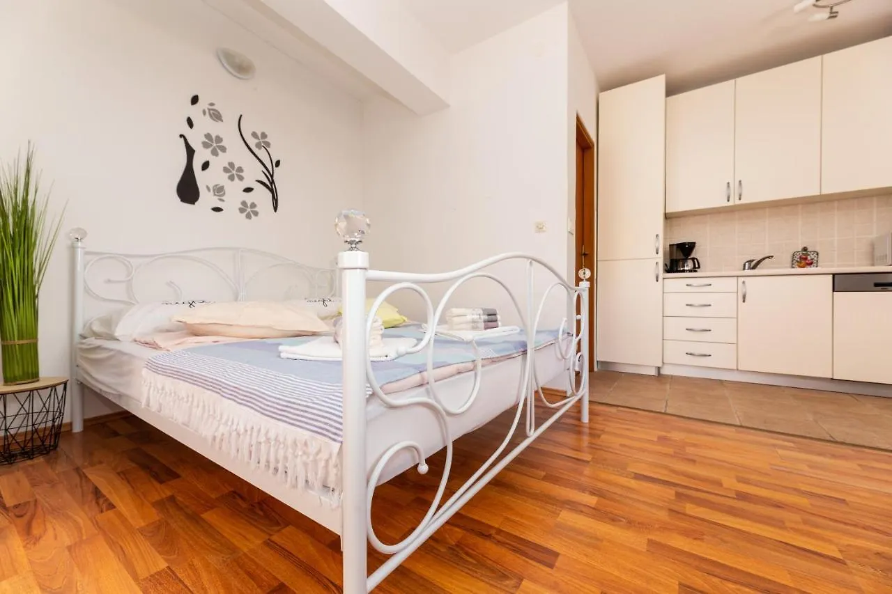מאלינסקה Malinsummer Apartments