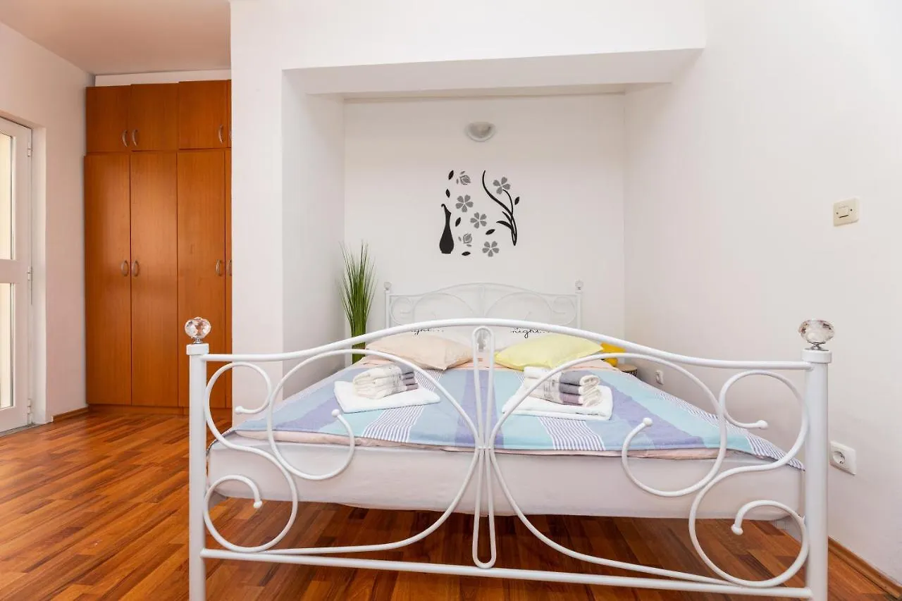 מאלינסקה Malinsummer Apartments